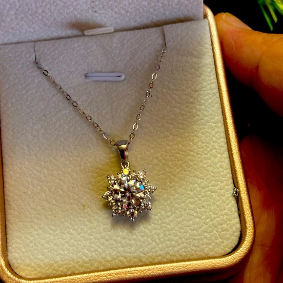 2+ carat moissanite pendant nexklace - Picture 1 of 7